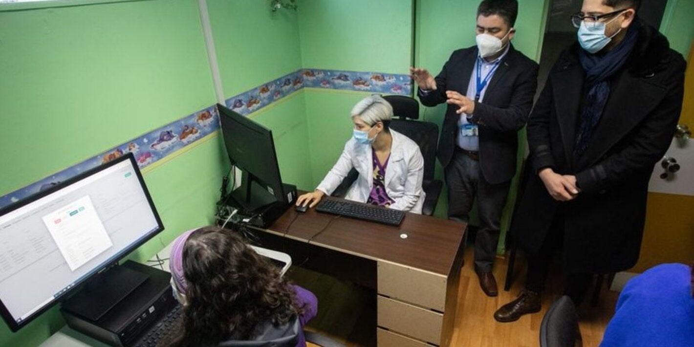 Teletriage es una estrategia y un sistema de gestión y priorización remota de la demanda basada en riesgo y necesidades de salud que se apoya en un software de uso libre.