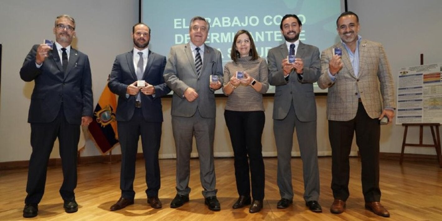 Ecuador presentó el primer estudio nacional sobre condiciones de trabajo y salud, con apoyo técnico de la OPS/OMS