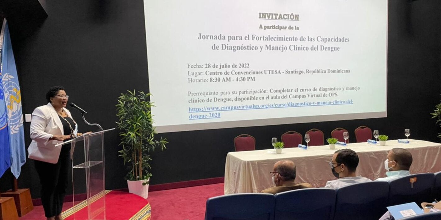 Asesora OPS durante disertaciòn en taller.