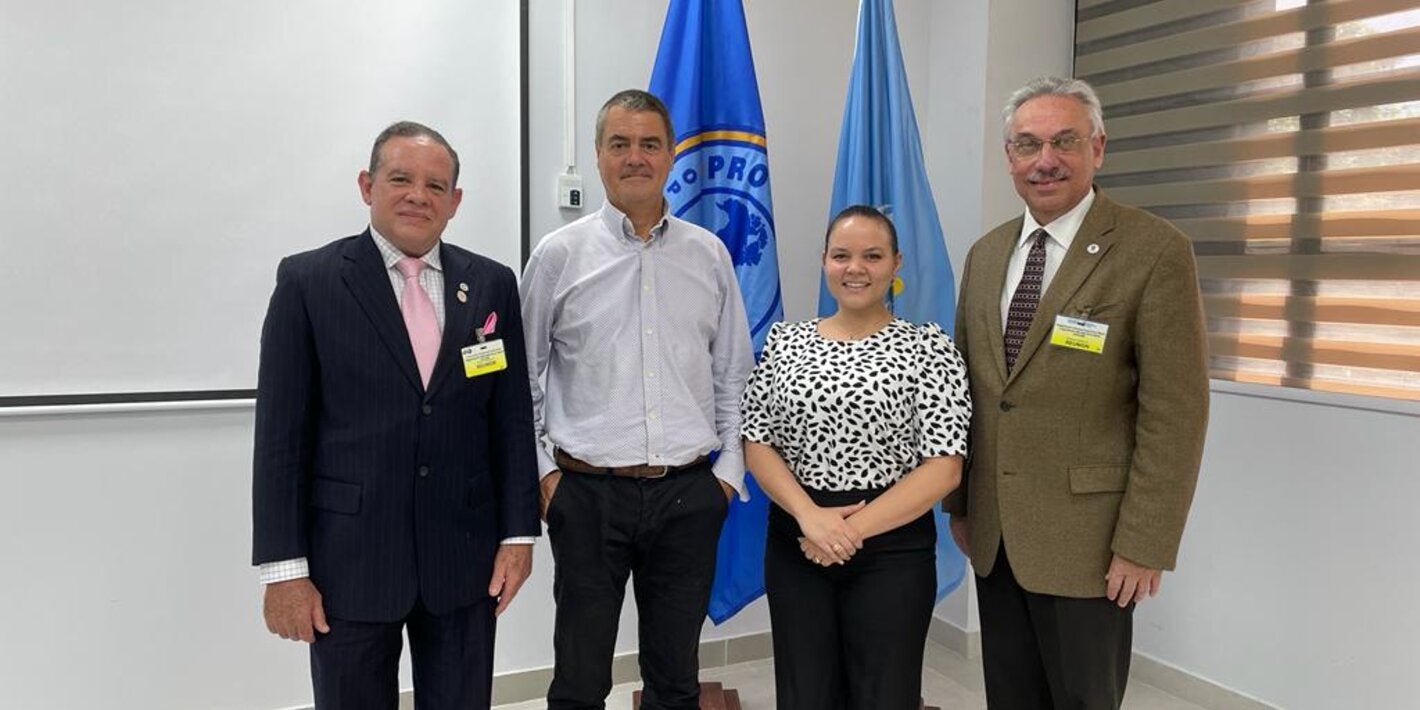 Autordades de OPS y educativas.