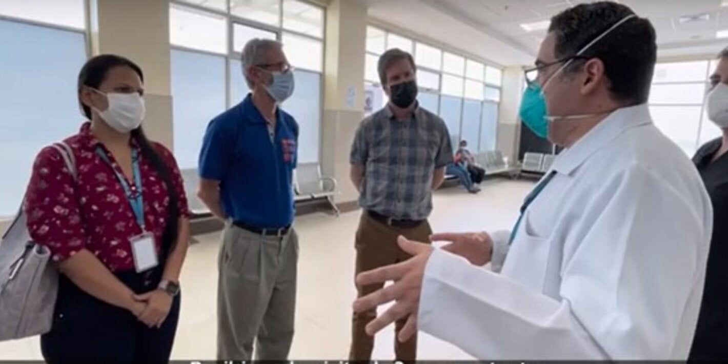 Fotografía de los asesore internacionales de salud mental en su visita a Ecuador
