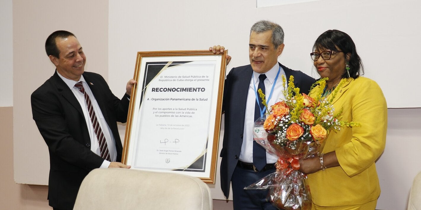 Reconocimiento a OPS por su aniversario 120