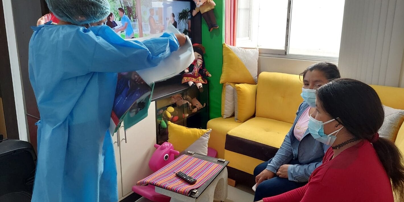 Perú fortalece capacidades para mejorar la respuesta en los servicios de salud a la violencia que sufren mujeres peruanas y migrantes