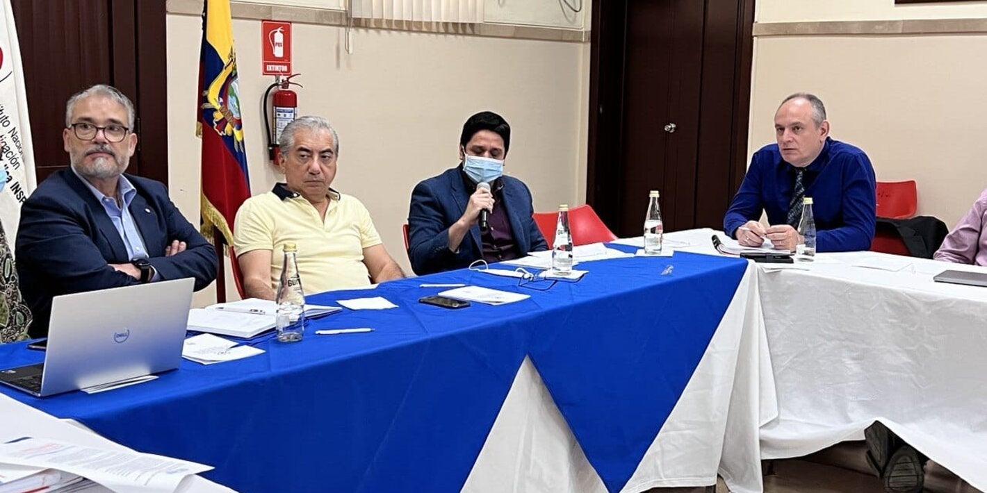 Ecuador: OPS/OMS coopera con el fortalecimiento del Instituto Nacional de Investigación en Salud Pública
