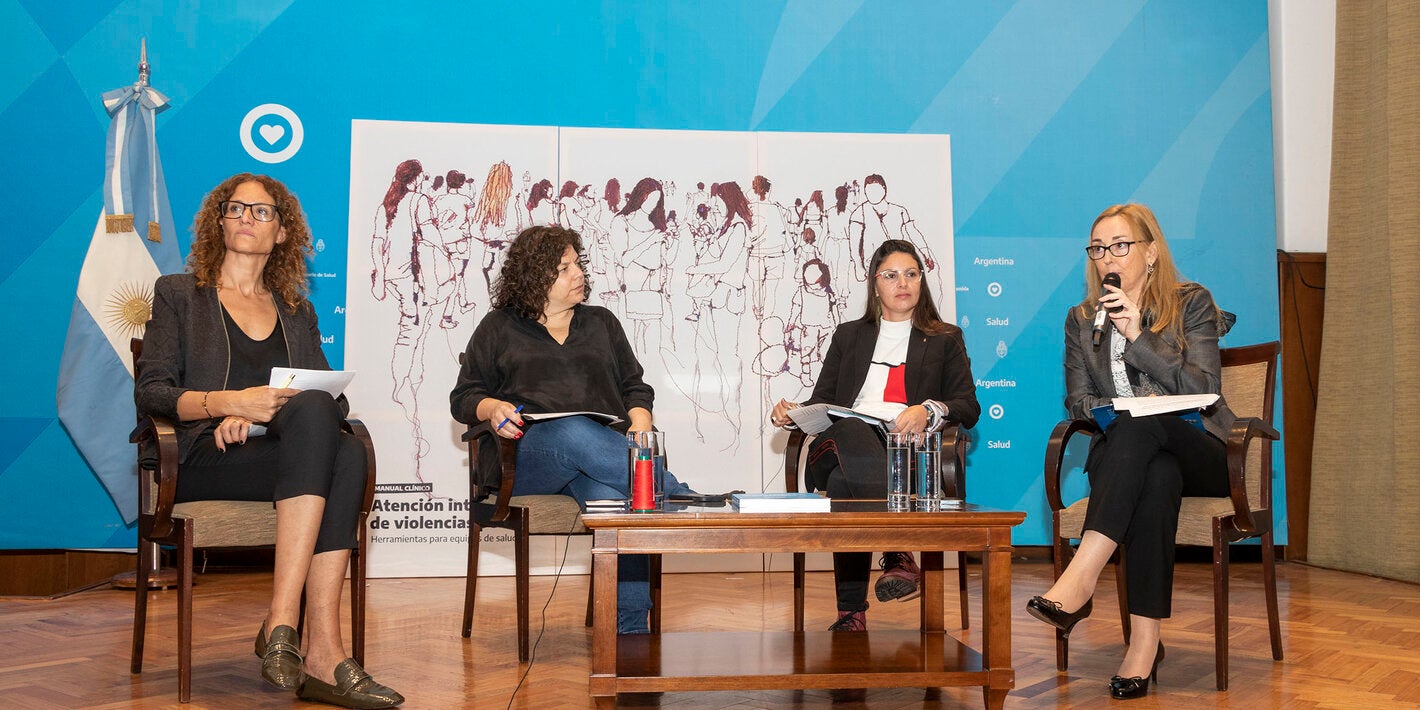 Salud y OPS lanzan en Argentina manual clínico para atención de salud ante situaciones de violencias por motivos de género 