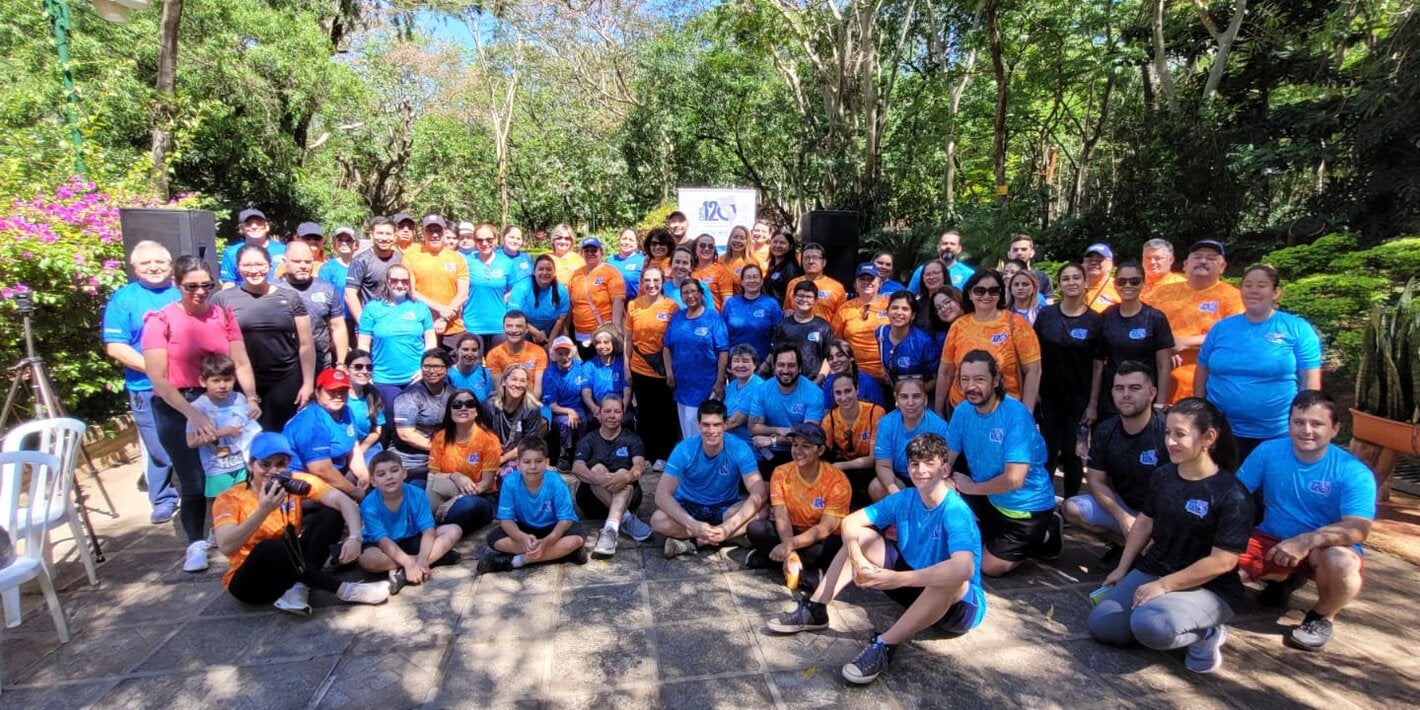 Paraguay celebrando con una caminata por los 120 años de OPS