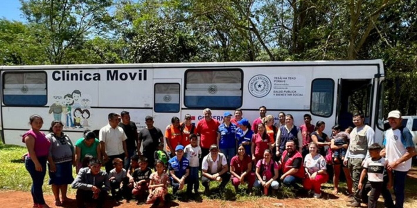 Clínica móvil donada por OPS