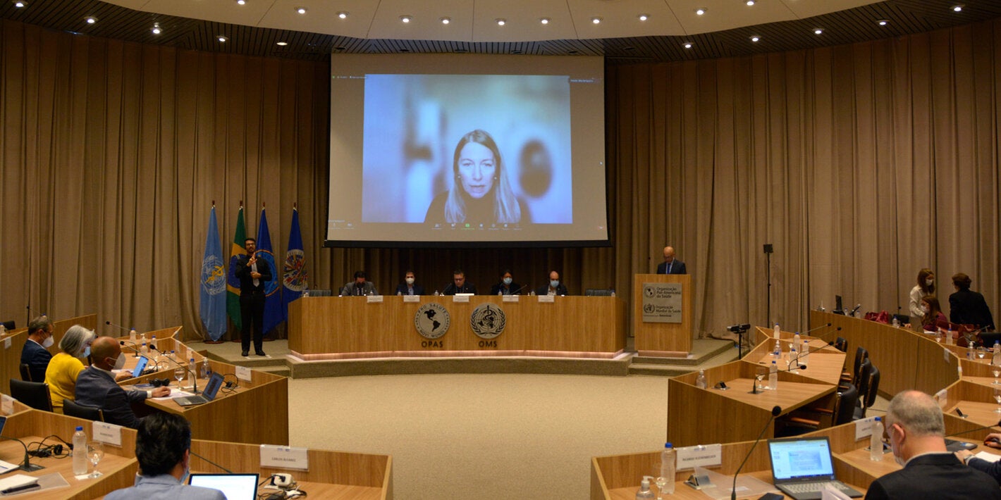 Imagem do auditório da OPAS/OMS, em Brasília, onde ocorre o Seminário Internacional Plataforma Clínica Global Covid-19 e Pós-Covid