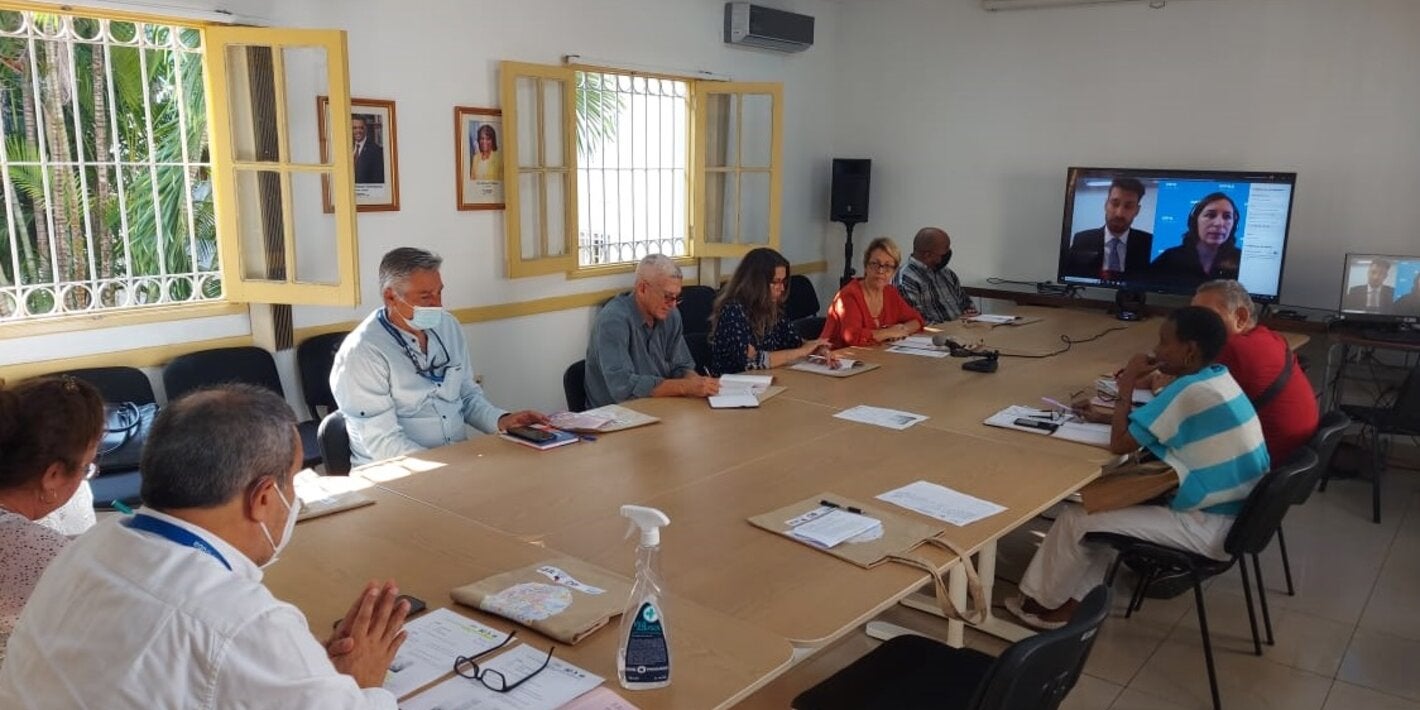 "Presentación de folleto sobre educación para la salud y sexualidad como parte de proyecto con MINED, OPS y Embajada de Australia"