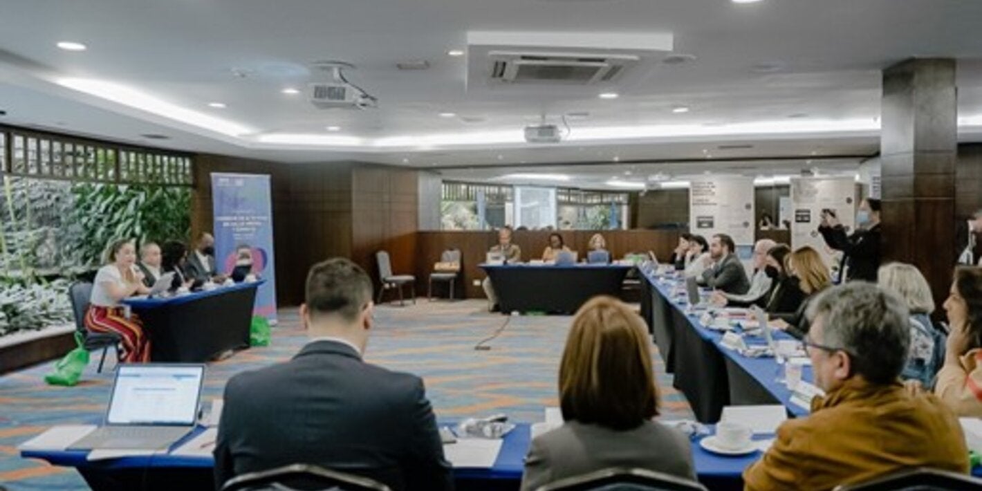 La Tercera reunión de la Comisión de Alto Nivel en Salud Mental y COVID-19 de la OPS/OMS analizó las recomendaciones finales 