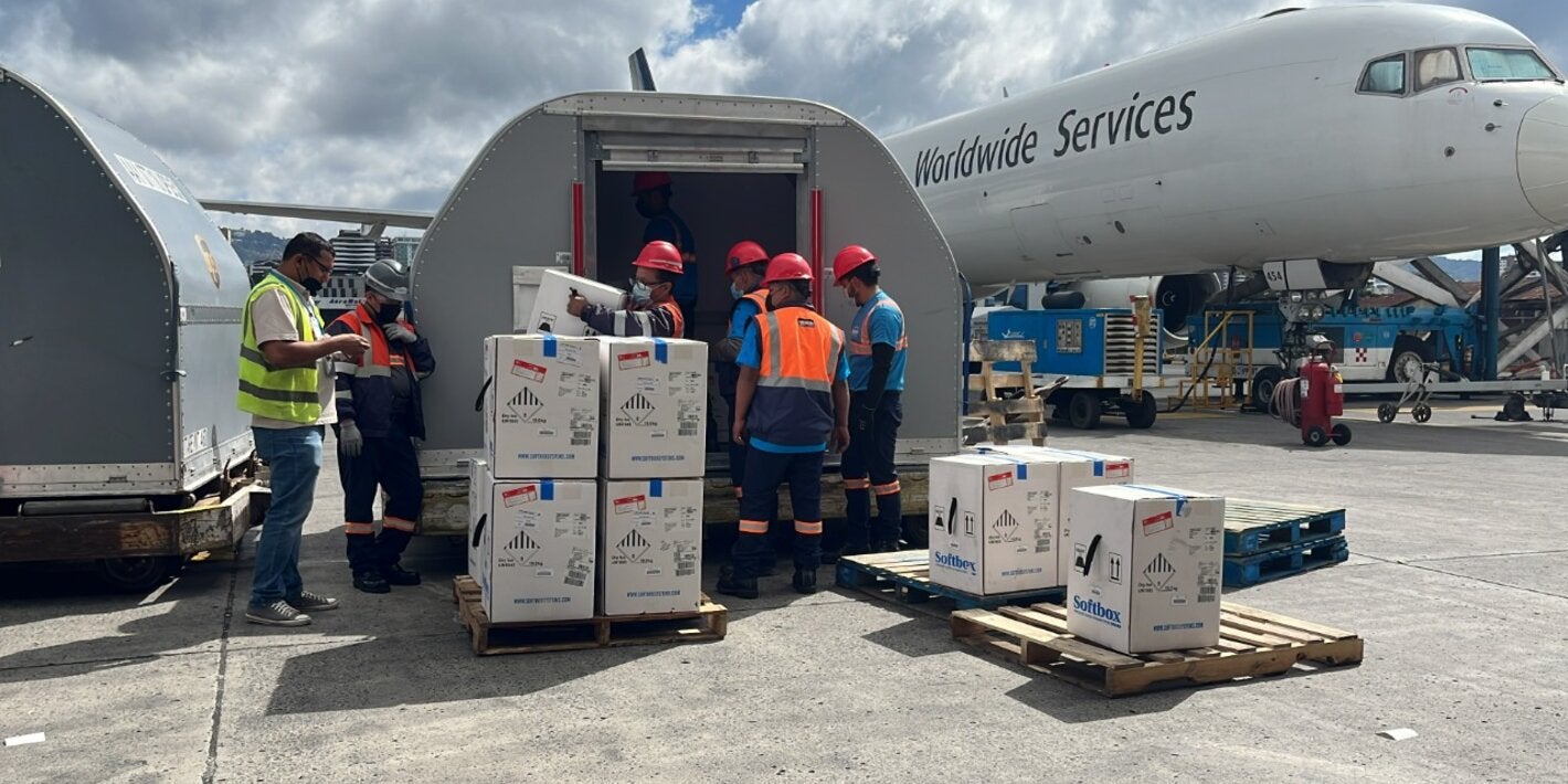 Vacunas Pfizer llegaron a Guatemala