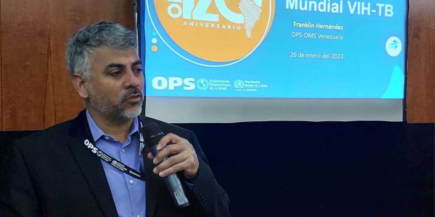 Franklin Hernández, asesor de enfermedades infecciosas de la OPS en Venezuela, inaugura la discusión para la actualización de los planes nacionales de tuberculosis y VIH