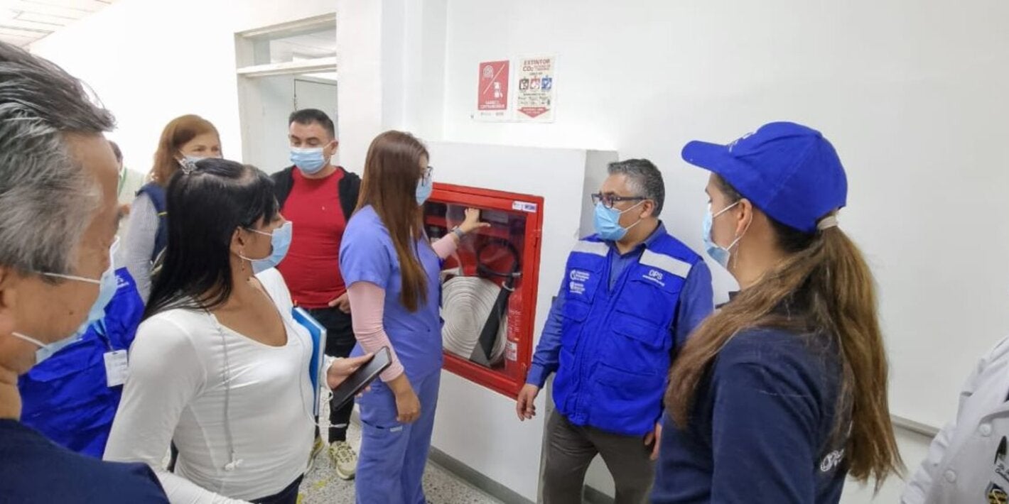 Personal PHE Col Revisando Hospital