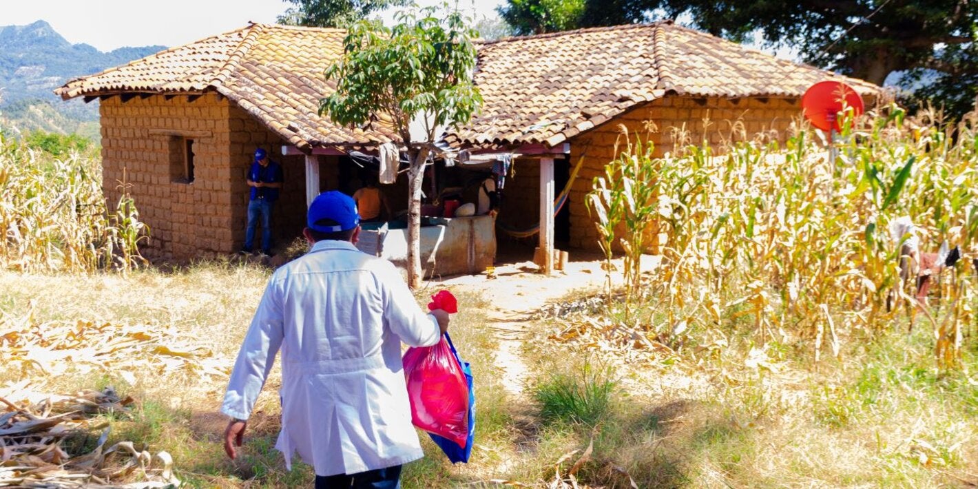 Personal vacunación casa por casa