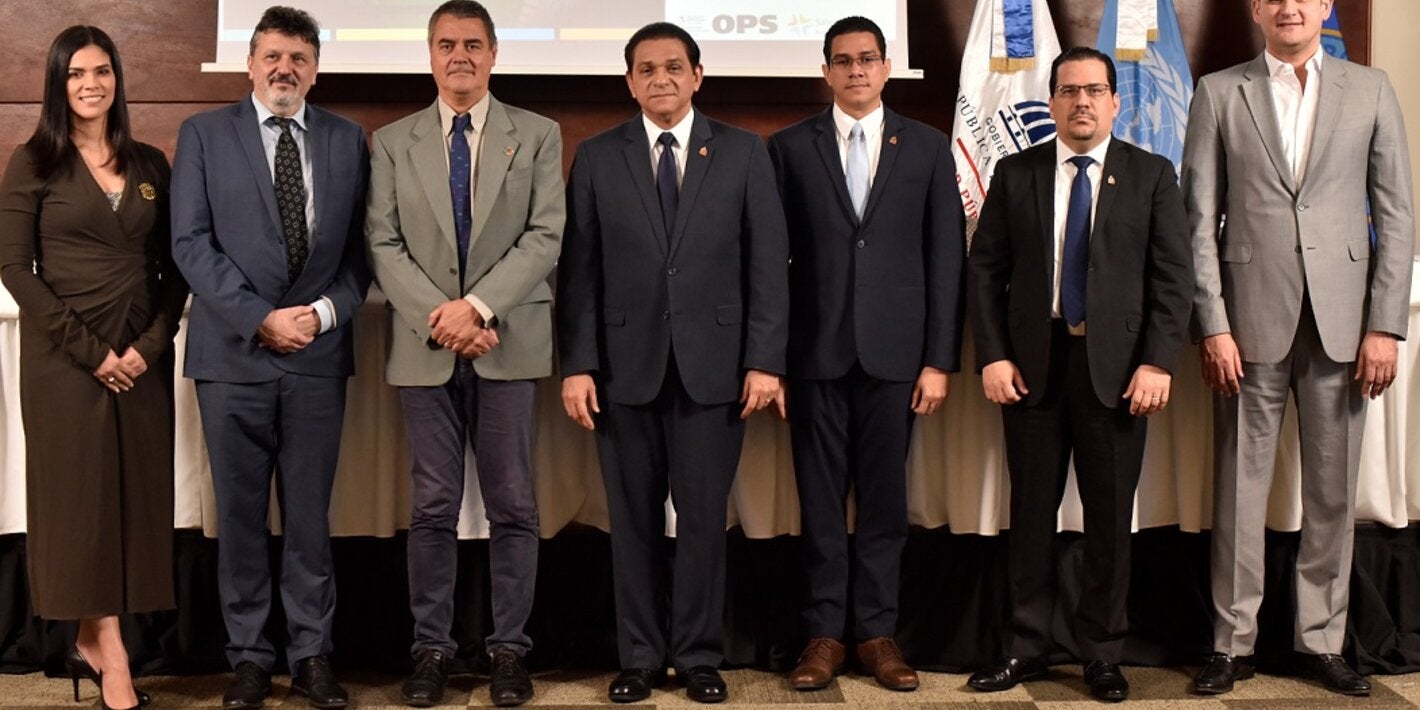 Autoridades de Salud Pública junto a OPS.