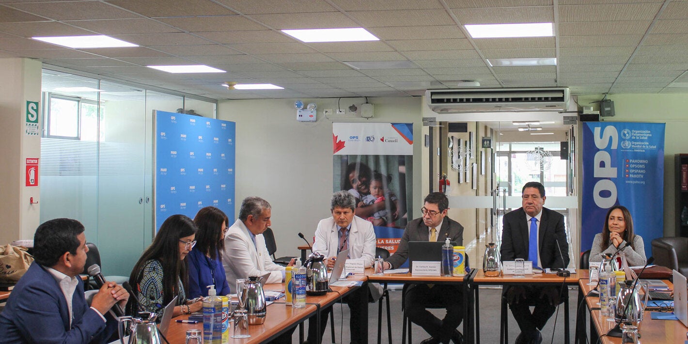 Autoridades de DIRESA Amazonas y equipo OPS reunidos