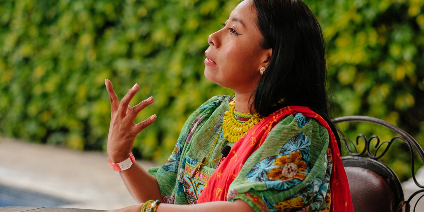 Participante de Panamá exponiendo sus puntos de vista acerca de la reunión.