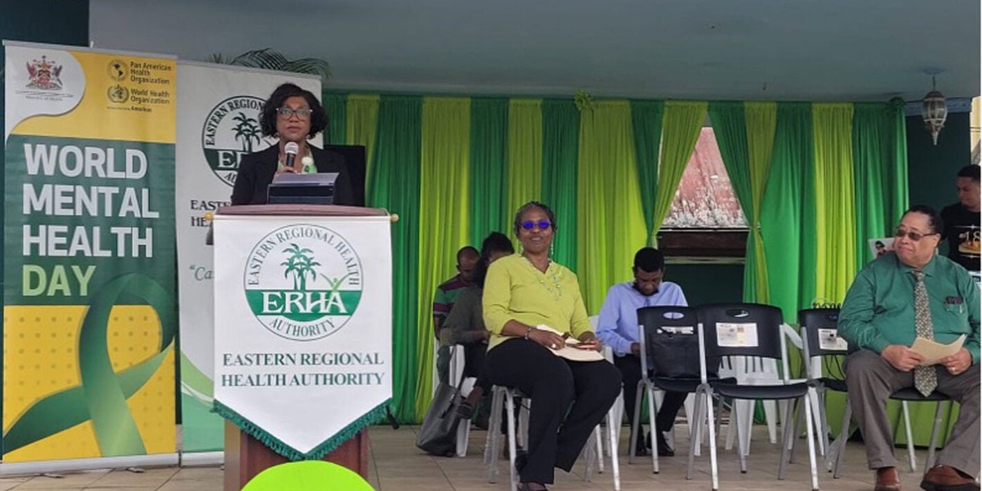 PAHO/WHO Trinidad and Tobago Country Office joined with the Ministry of Health and the Eastern Regional Health Authority to commemorate the annual mental health awareness campaign, Paint De Town Green, at the Rio Claro/Mayaro Regional Corporation Car park