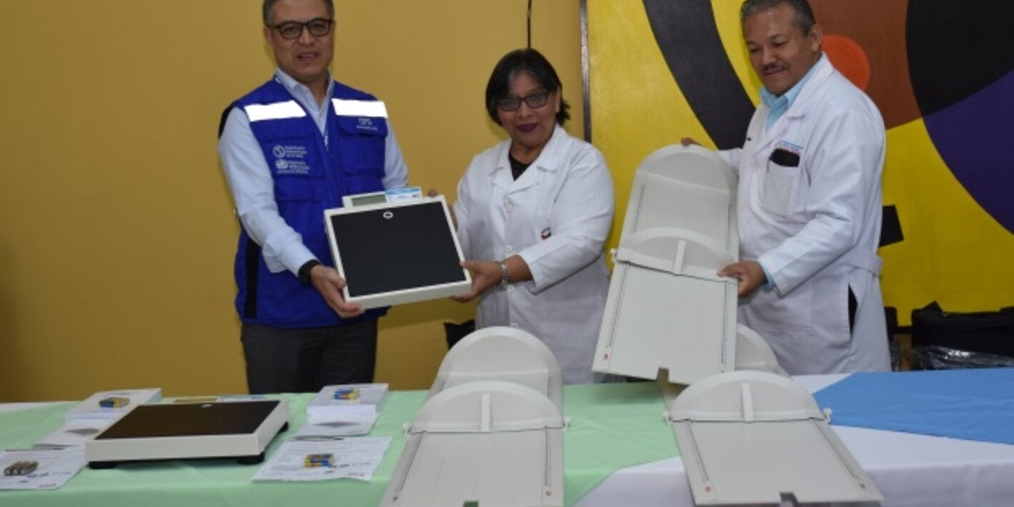 Donación de balanzas y tallimetros para vigilancia de la nutrición