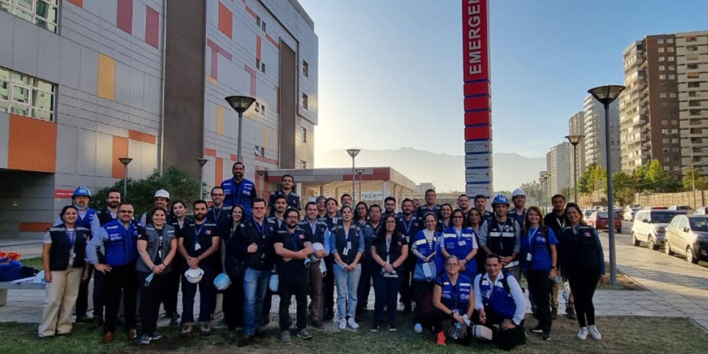 Participante de entrenamiento - Fachada hospital de Chile