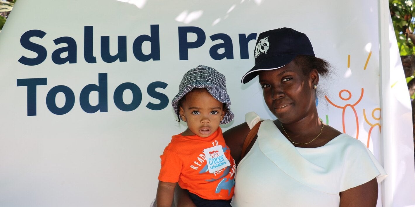 Una madre y su hijo en actividad "Familias en movimiento"