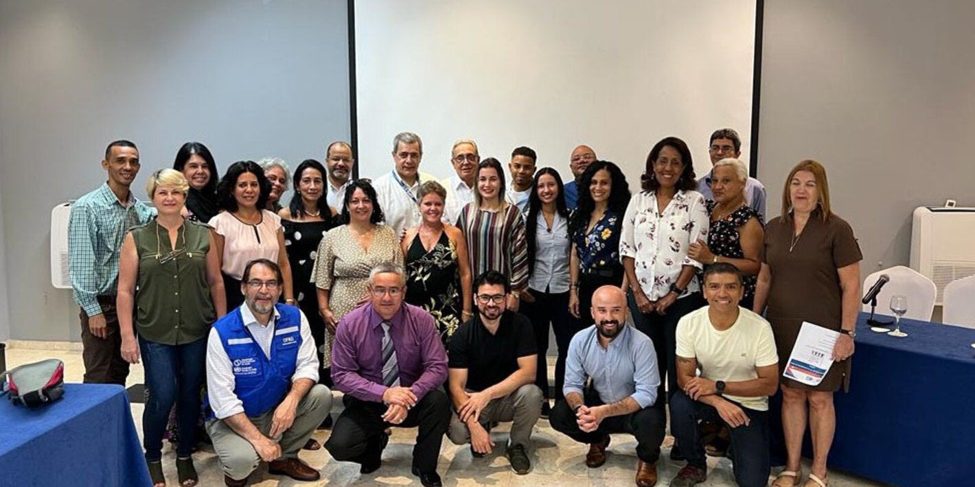 Participantes y profesores del curso sobre Software R