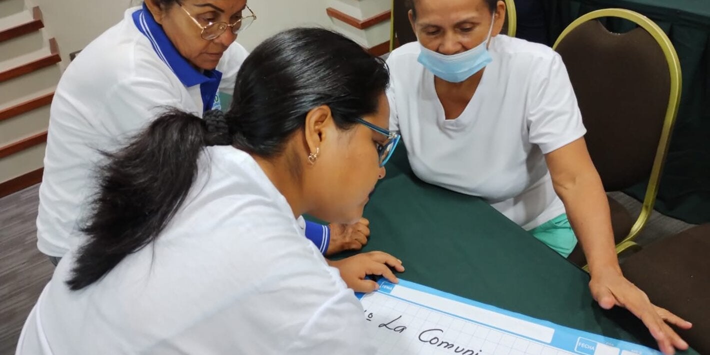 Agentes comunitarias durante taller