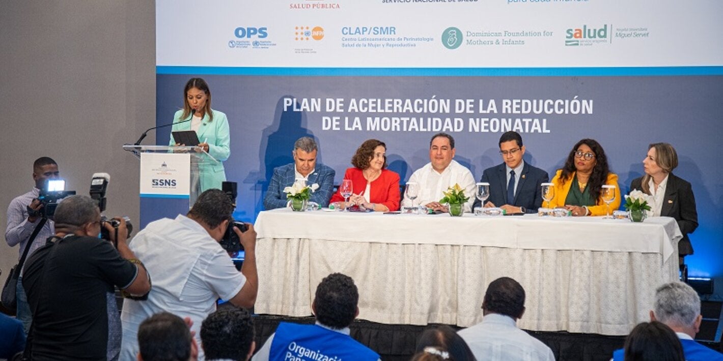 Autoridades durante presentación del plan.