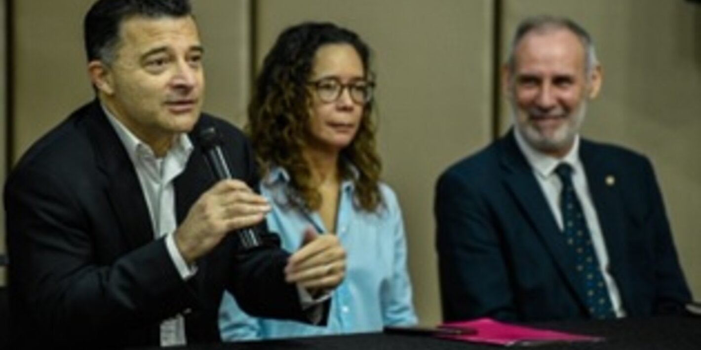 El Representante de OPS/OMS Paraguay, Dr. Marcelo Korc, la Directora de Programas de Salud, Dra. Patricia Veiluba, y el Asesor del CLAP, Pablo Duran