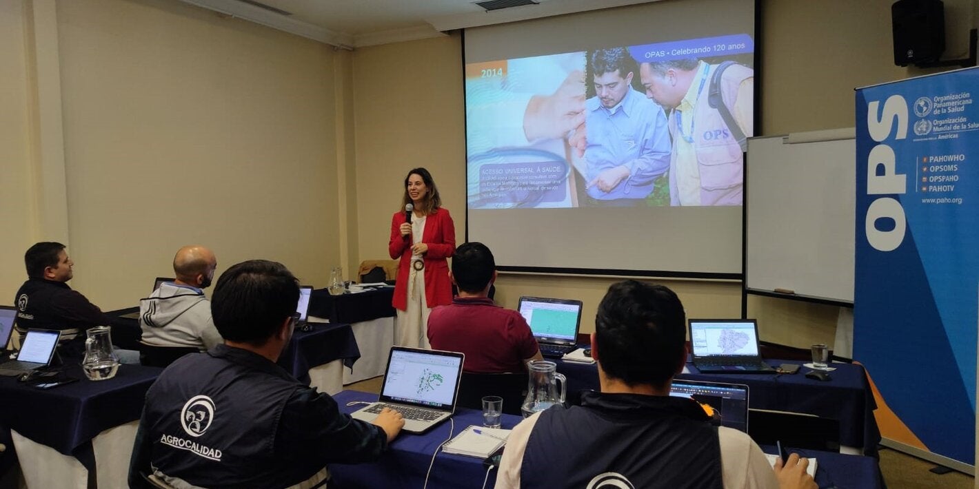 Capacitación en SIG para profesionales de Agrocalidad, Ecuador