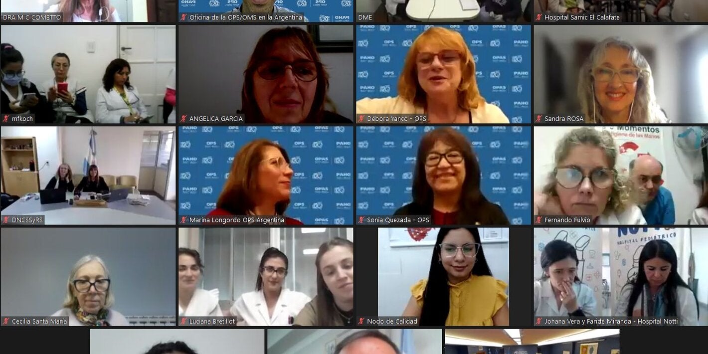 Foto de los participantes de la reunión de la primera comunidad de práctica