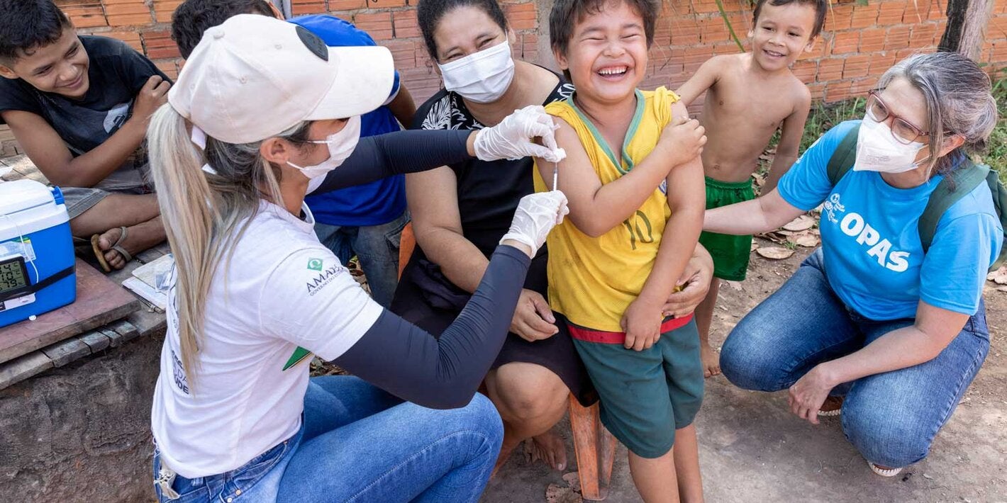 Vacinação contra sarampo, população ribeirinha, Brasil