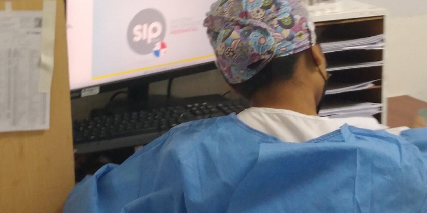 Mujer usando SIP Plus