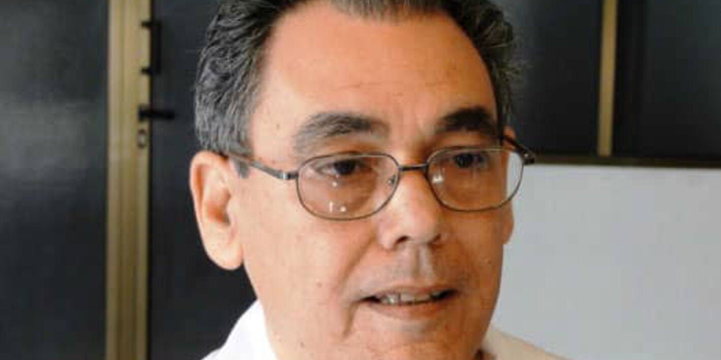 The PAHO Award for Health Services Management and Leadership 2023 has been awarded to Dr. Alfredo Darío Espinosa Brito, of Cuba, for his service to public health.