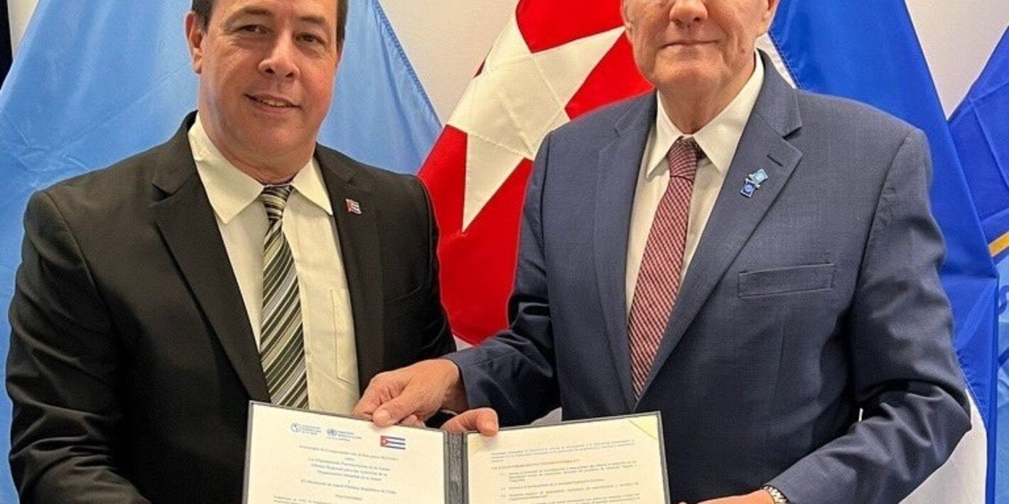 Dr. Jarbas Barbosa y Dr. José A. Portal firman estrategia de cooperación entre OPS y Cuba