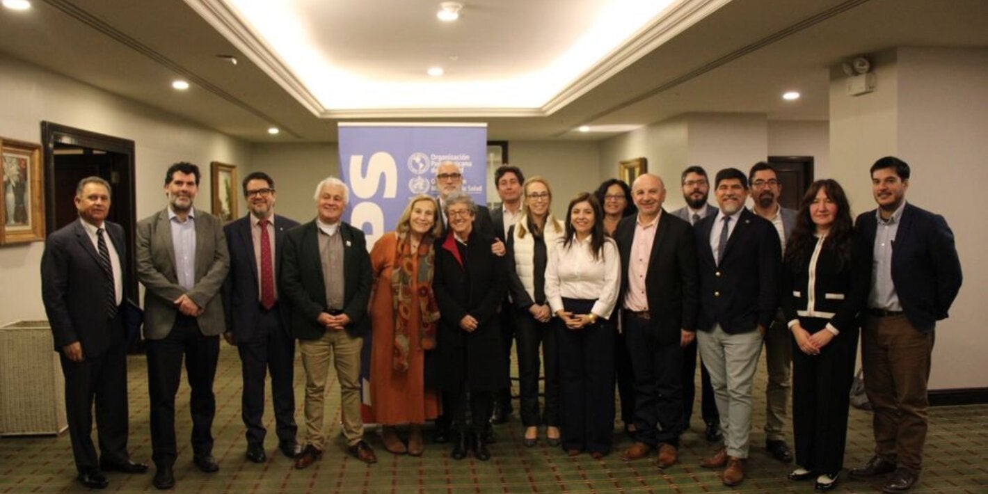 Dr. Fernando Leanes comentó que “el resultado será una estrategia válida para OPS/OMS. Tenemos una línea específica de cooperación con los parlamentarios en materia de legislación en salud y en Chile es intenso”, por lo que interesa la visión sobre la APS y la reforma de salud en los que siempre se ha colaborado