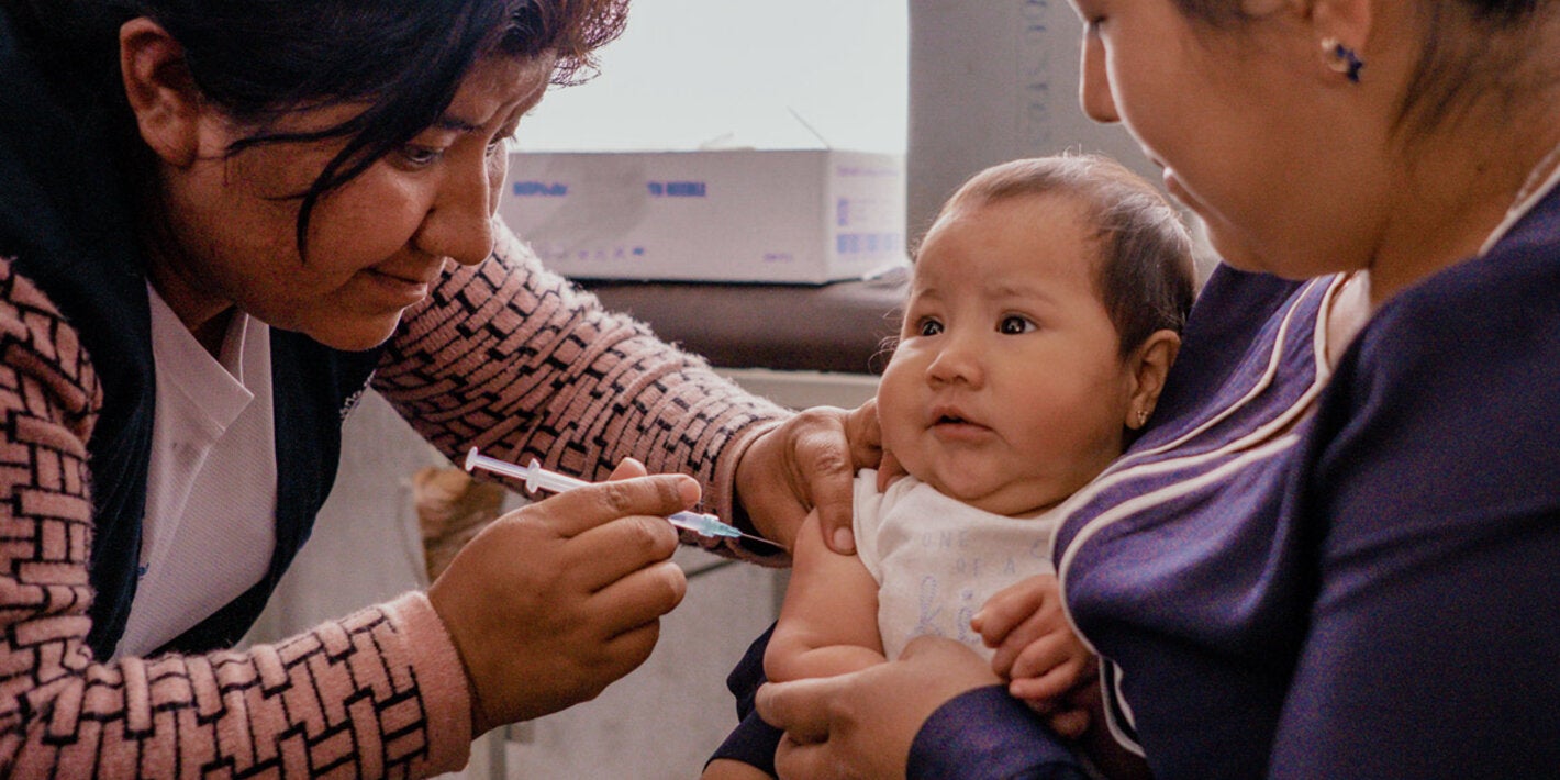Vacunación en Ixil, Guatemala