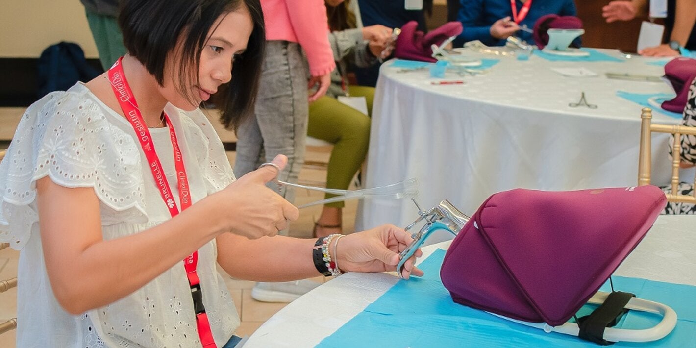 mujer participante del taller de AIPEO
