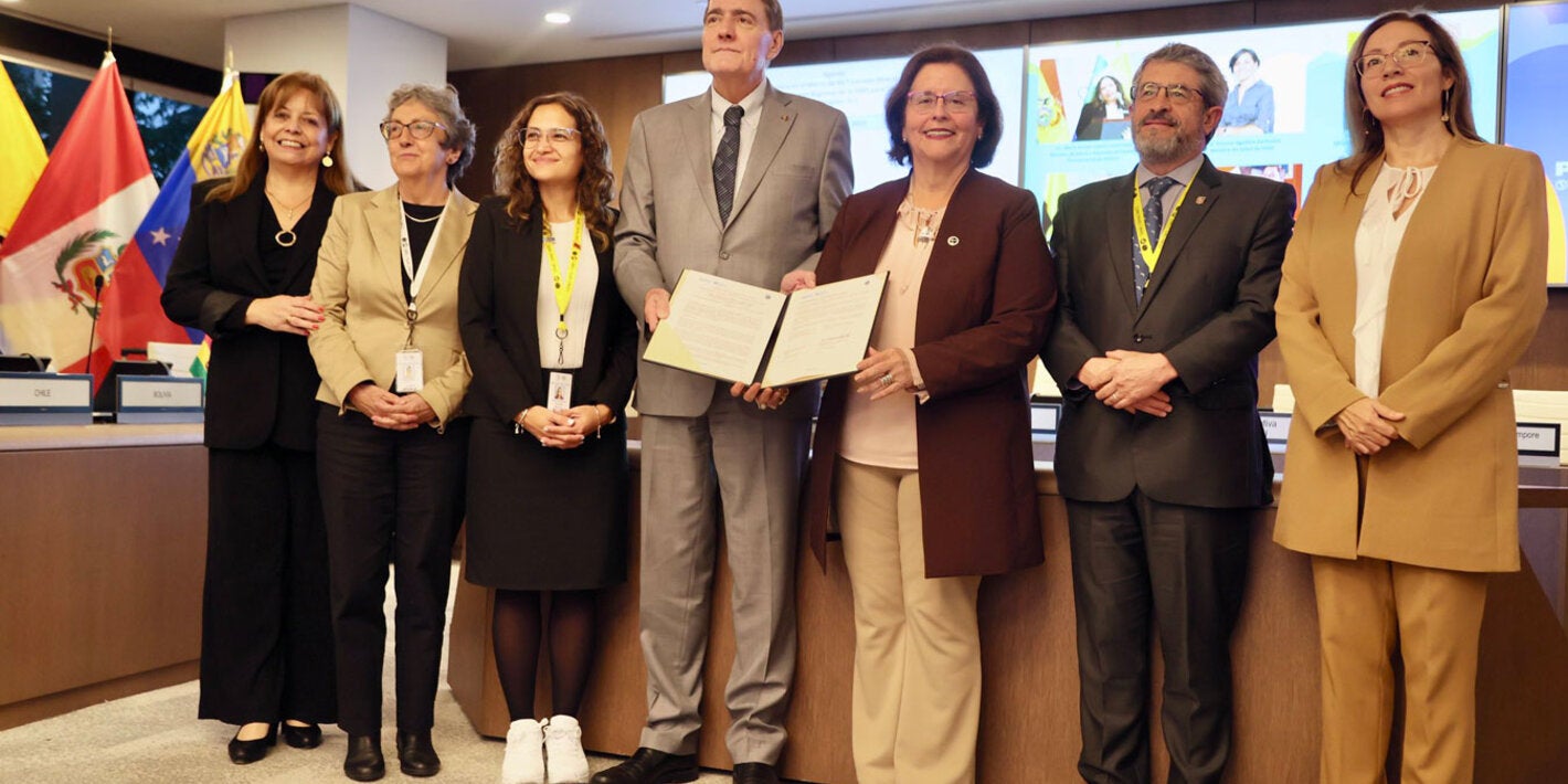 La Organización Panamericana de la Salud (OPS) y el Organismo Andino de Salud – Convenio Hipólito Unanue (ORAS – CONHU) renovaron un acuerdo de cooperación para mejorar las condiciones de salud de la población de esa subregión latinoamericana.