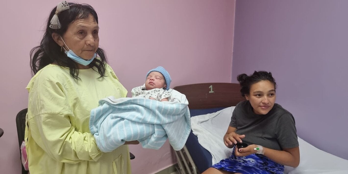 Abuela nieta y nuera en Atima, Santa Bárbara