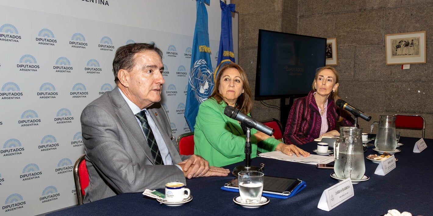 En Argentina y ante legisladores, Director de la OPS alentó a ratificar el Convenio Marco para el Control del Tabaco de la OMS