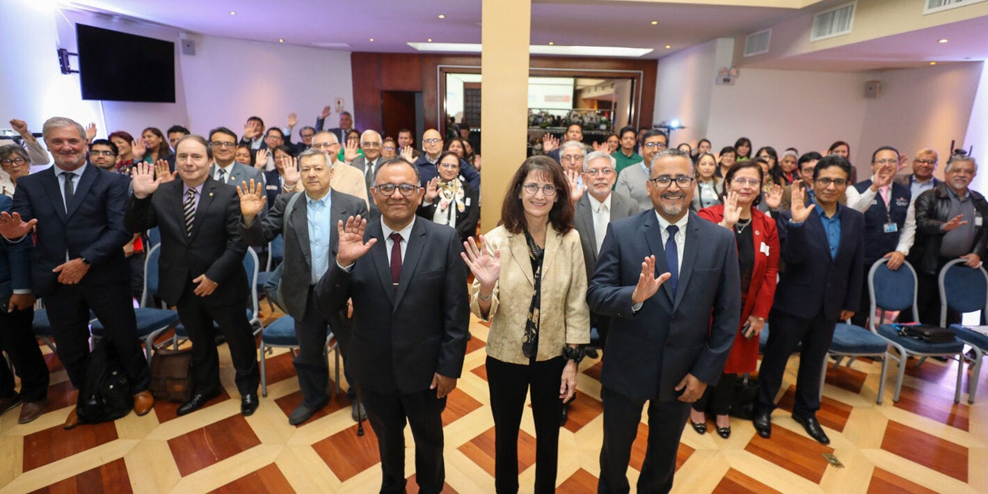 Autoridades y asistentes al evento