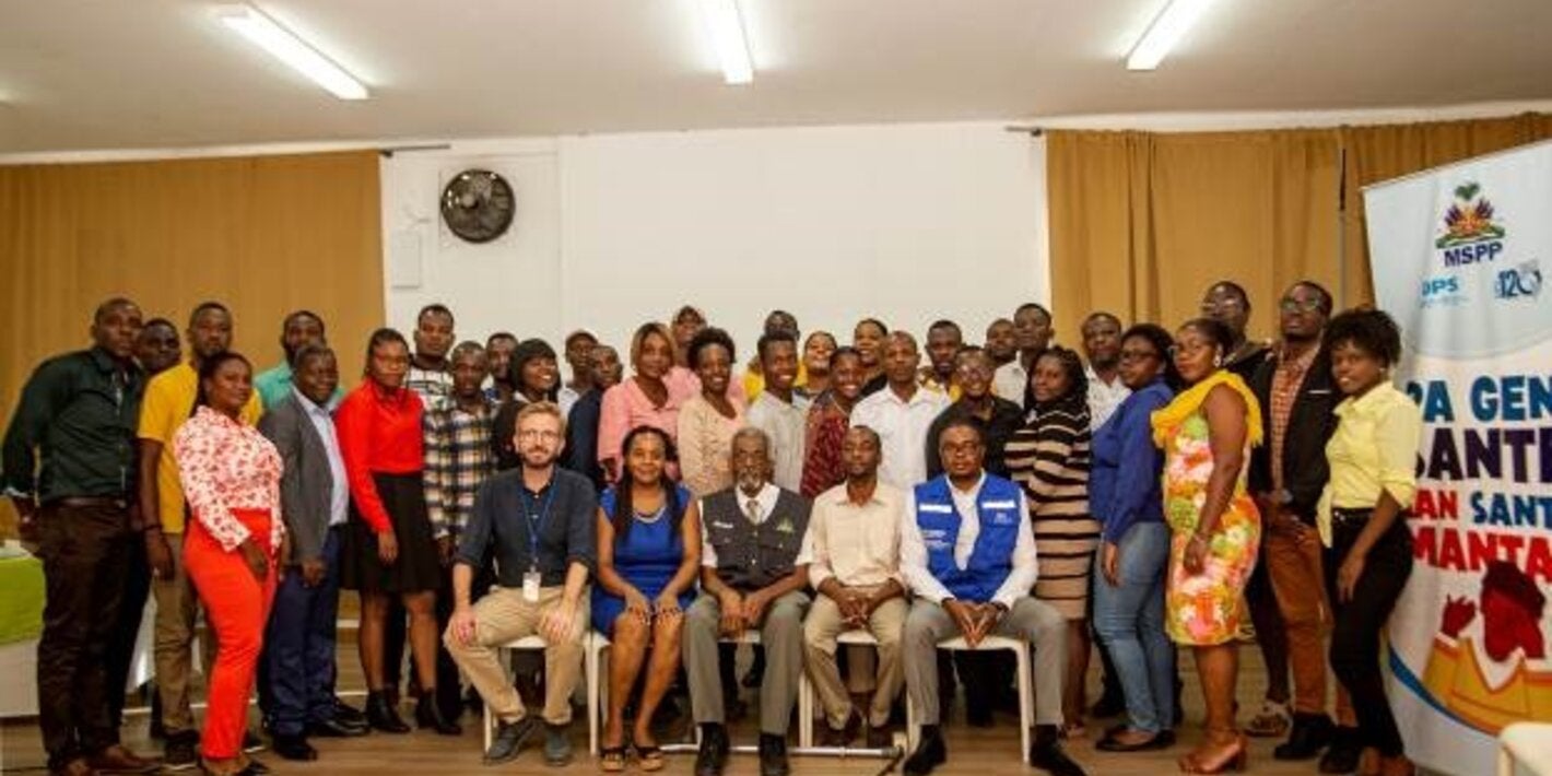 Photo de Groupe de la Formation avec les journalistes - OPS/OMS Haiti