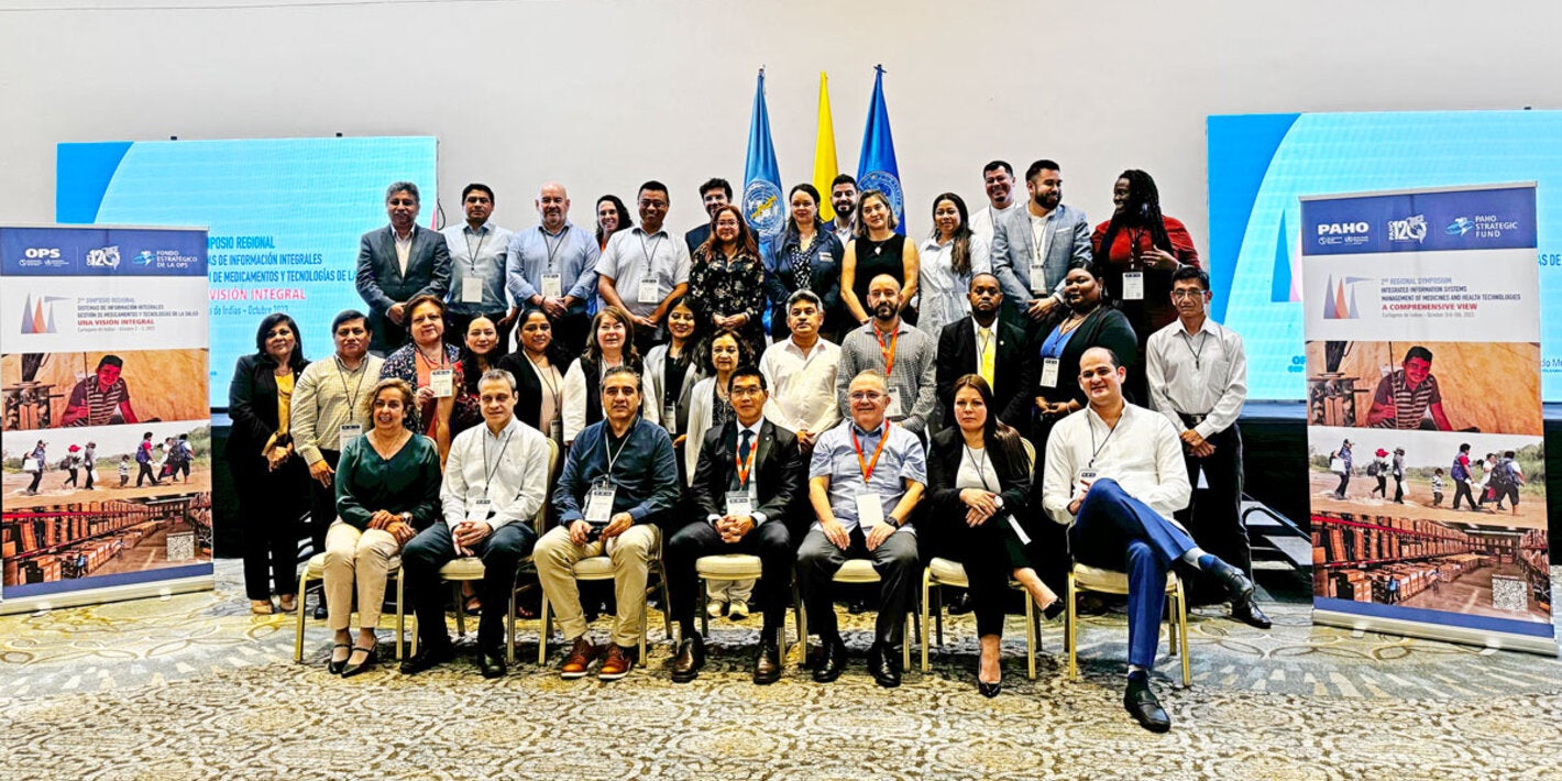 grupo de participantes del simposio regional de sistemas de informacion