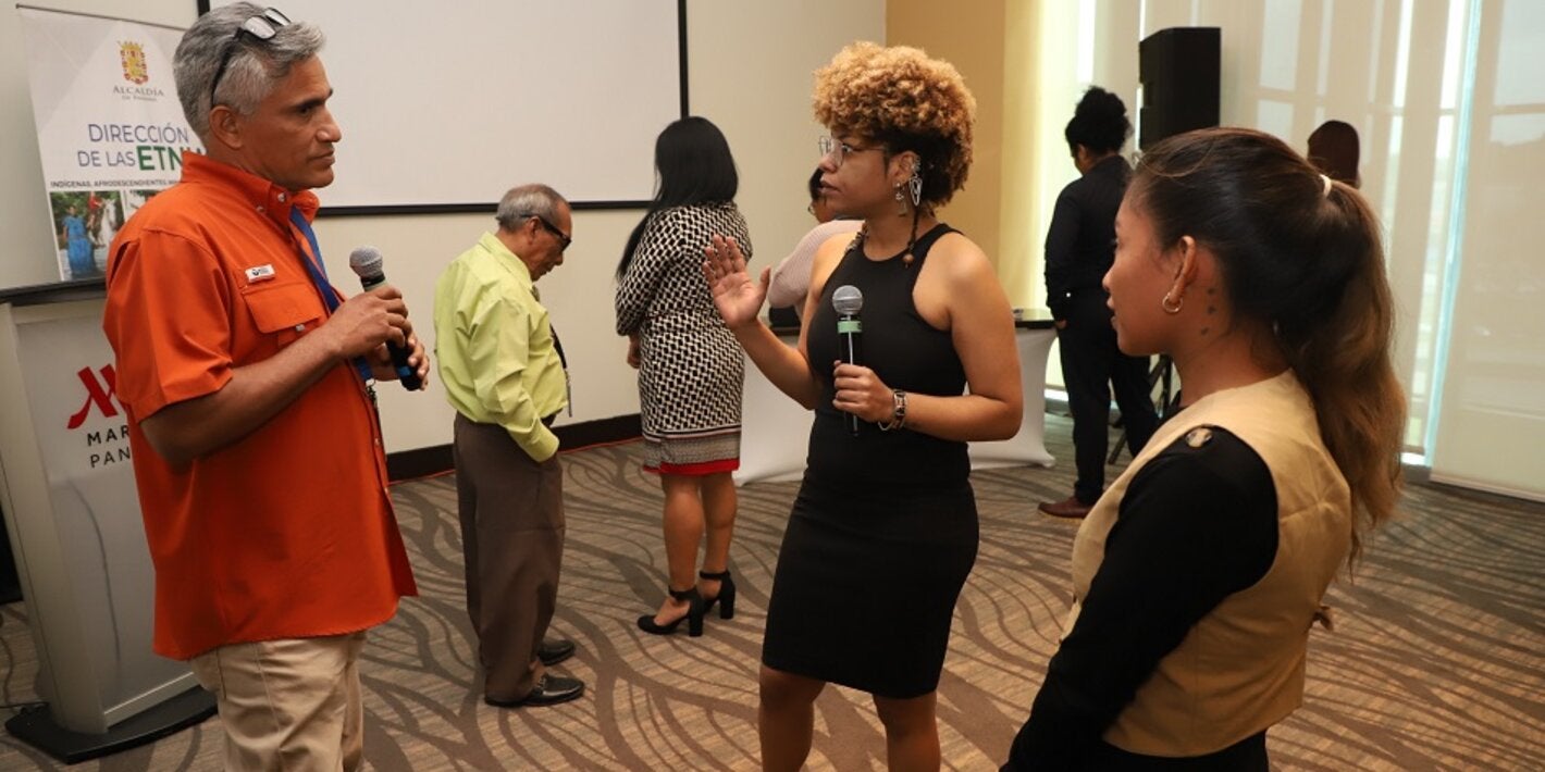Talleres de teatro y diálogos de saberes.