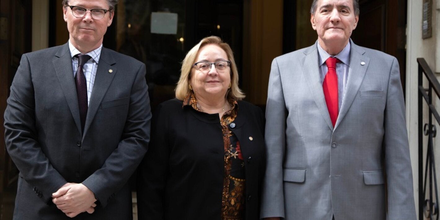 De izquierda a derecha: director de HSS, directora del CLAP/SMR y director de OPS