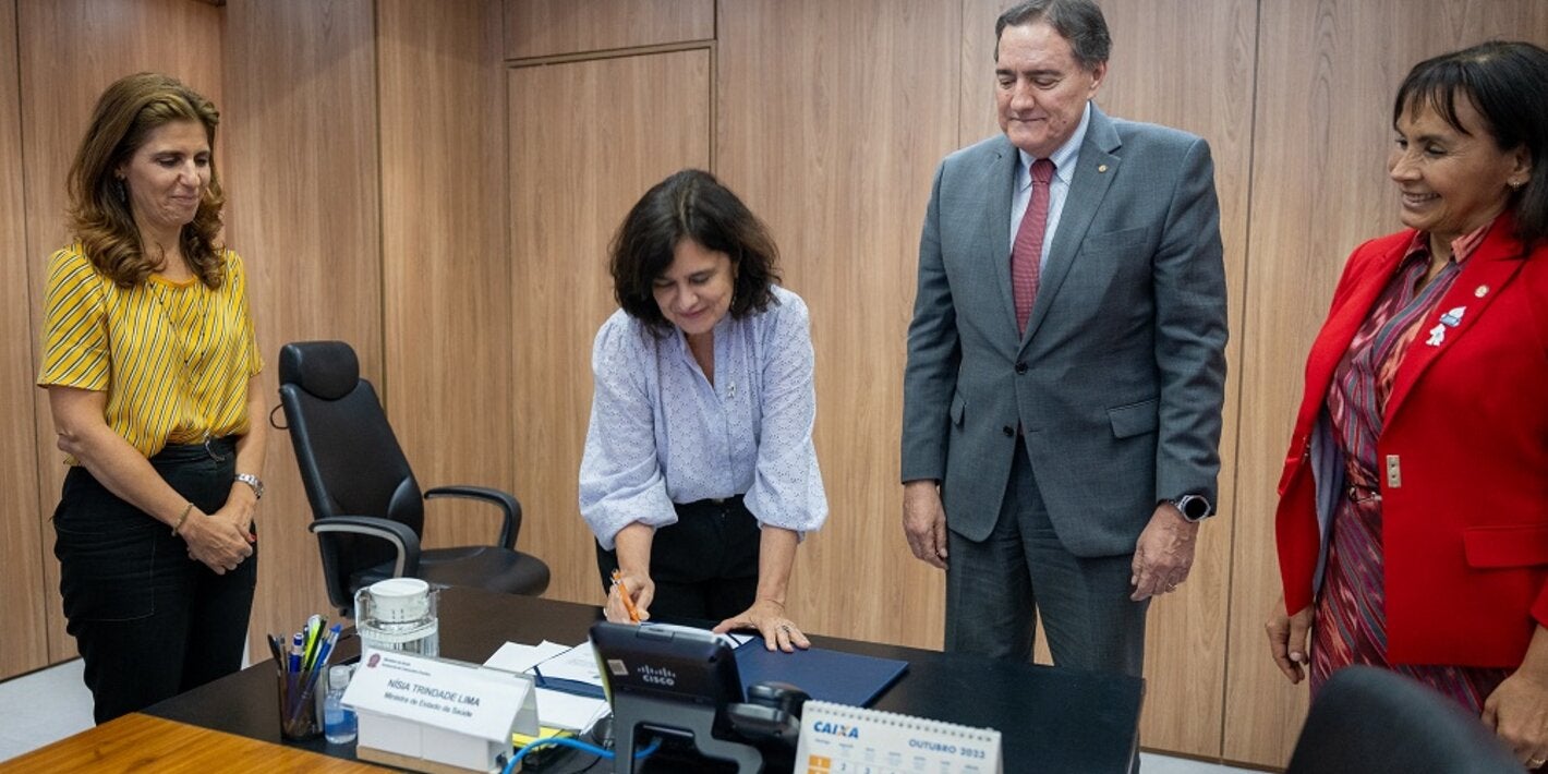 Momento da assinatura do termo de cooperação