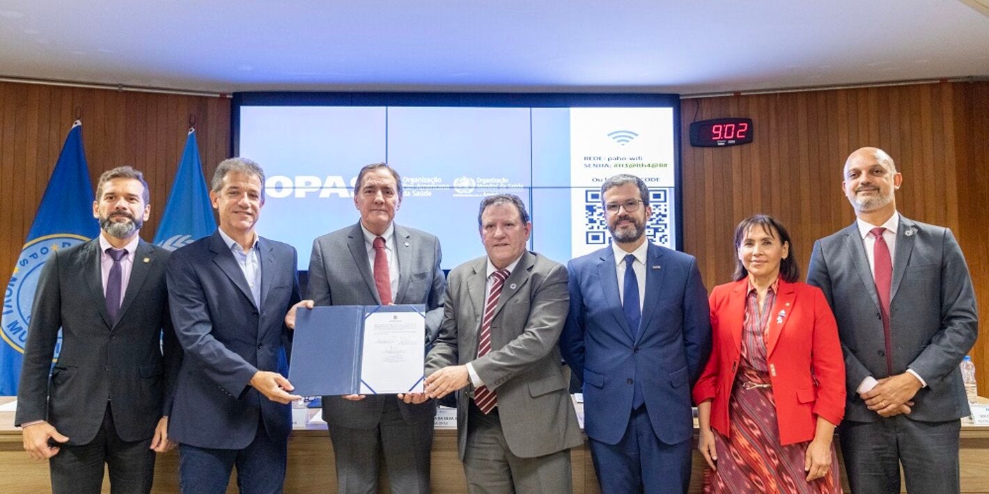 Membros das instituições envolvidas na parceria