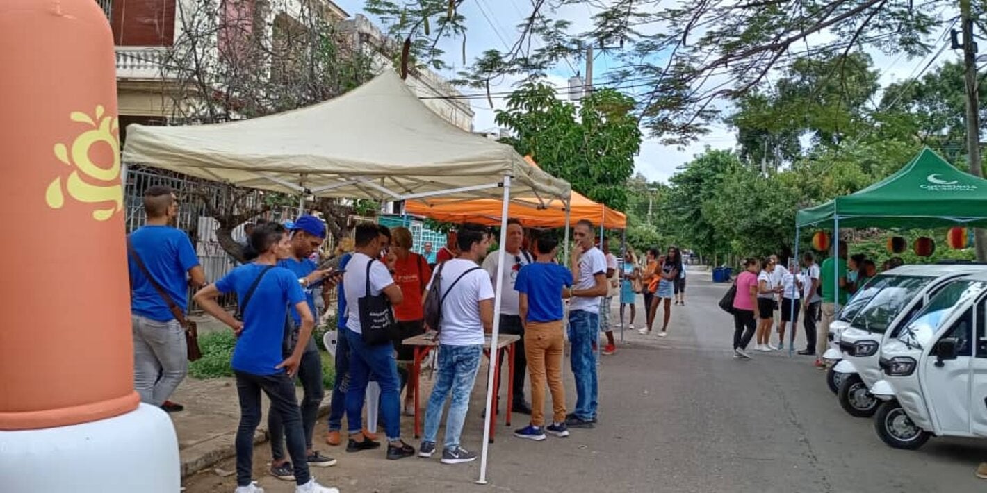 Feria comunitaria en Cuba por el Día Mundial del Sida