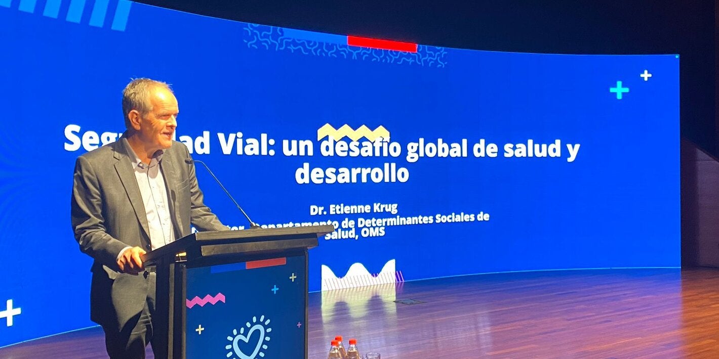 •	La visita al país el Dr. Etienne Krug, se debió a su participación  en el seminario “Cero Muertes en el Tránsito” organizado por la Comisión nacional de Seguridad del Transito el Ministerio de Transporte CONASET para abordar el tema de la seguridad vial como un problema de salud pública a nivel mundial